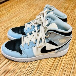 Air Jordan 1 Mid Ice Blue
